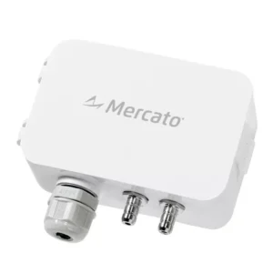 Transmissor de pressão diferencial de ar Mercato M-LFM108 em perspectiva, com prensa-cabo M16 e espigões metálicos