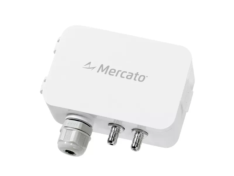 Transmissor de pressão diferencial de ar Mercato M-LFM108 em perspectiva, com prensa-cabo M16 e espigões metálicos
